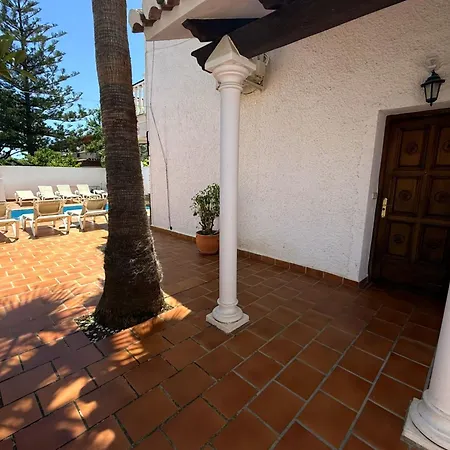 Villa Paradise - Leones *